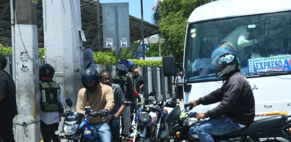 Paradas de motoconchos se expanden sin control y dejan al descubierto vacíos de regulación