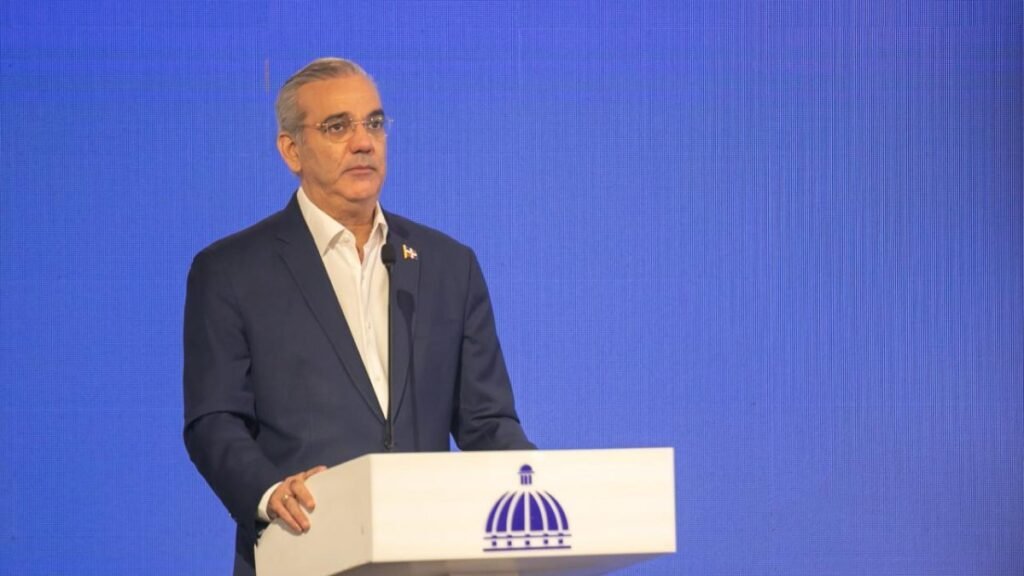 Abinader presenta un permiso digital para menores y pone bajo la lupa la lentitud de los trámites públicos
