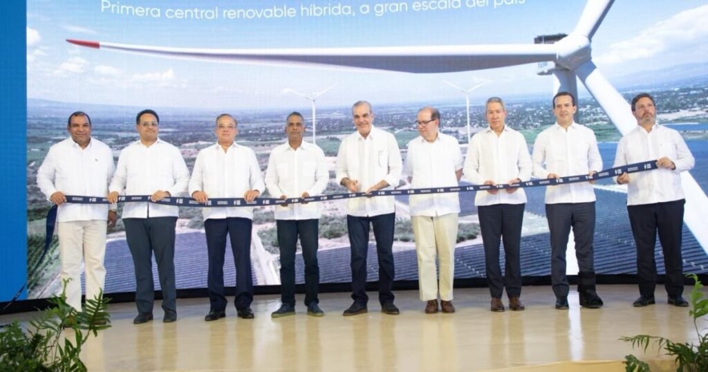 Abinader inaugura Esperanza Renovable y aumenta el foco sobre las metas eléctricas del Gobierno