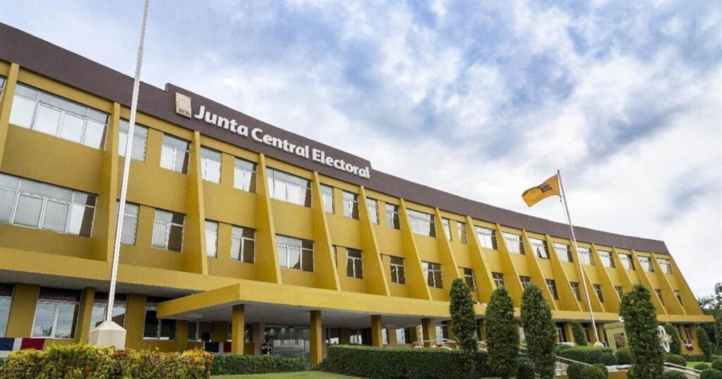 Apoyo a la decisión de la JCE reaviva discusión sobre encuestas y transparencia electoral