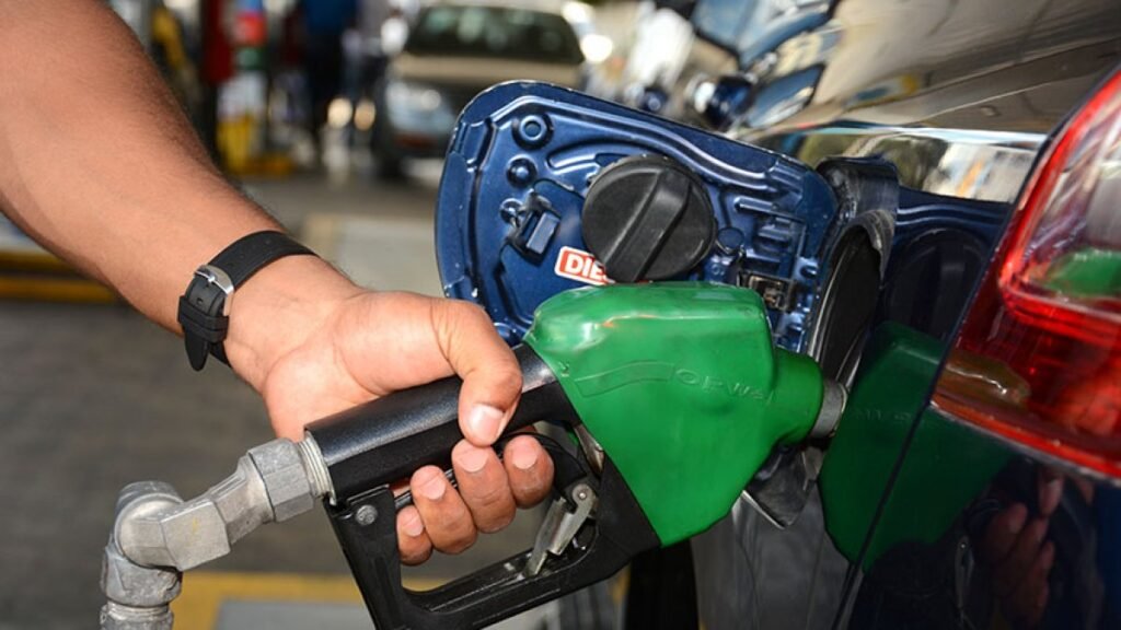 Economista advierte que el alza de las gasolinas está encareciendo la vida y presionando la inflación