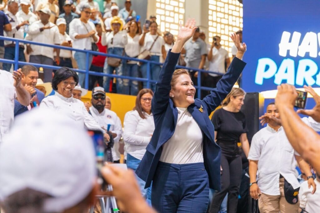 Mejía reafirma en Barahona su candidatura presidencial y la continuidad del cambio de Abinader