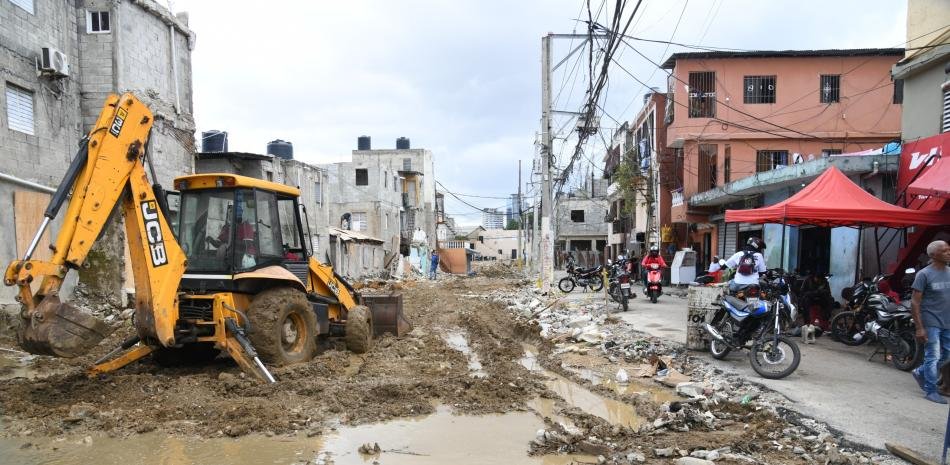 Calle 9 de Los Praditos avanza entre desalojos, cierre vial y quejas comerciales por compensaciones pendientes