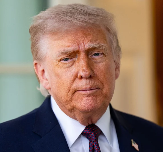 Trump aplaza un ataque contra Irán tras la presión de aliados del Golfo y mantiene la opción militar abierta