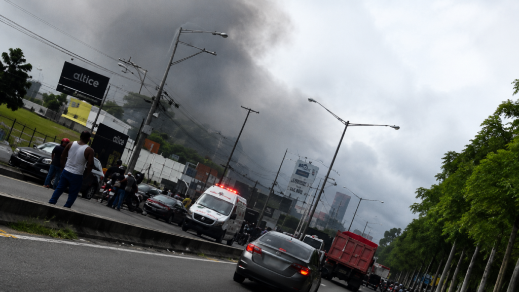 Alarma por incendio junto al Jardín Botánico mientras sigue sin informe oficial