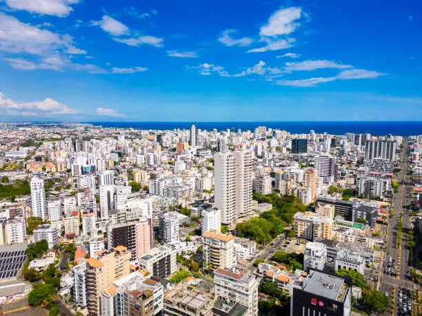 La evolución del inversionista dominicano revela avances, pero persisten alertas sobre concentración y control