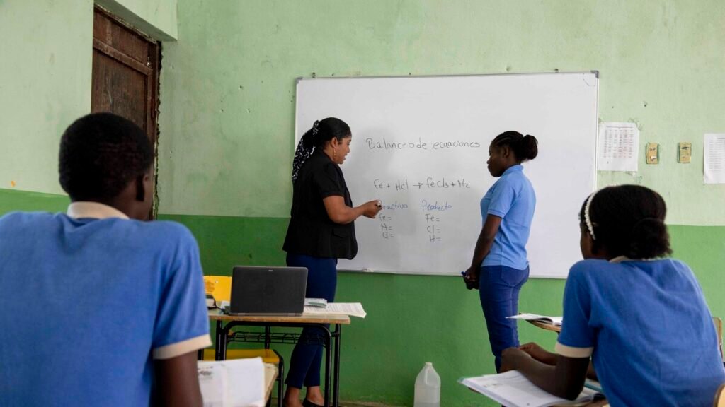 Educación sigue verificando terrenos en La Altagracia ante la presión por nuevas aulas