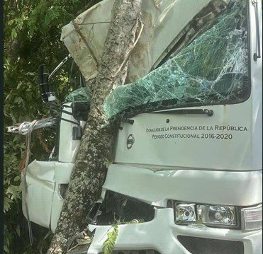 Accidente de autobús escolar en Boca de Yuma deja heridos y abre preguntas sobre el control del transporte estudiantil