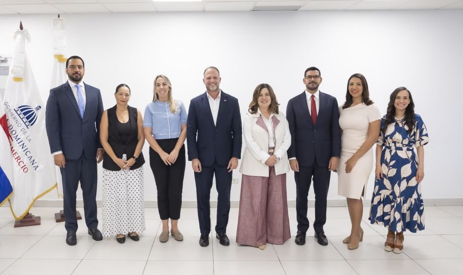 MICM y Cámara de Santo Domingo ponen en marcha Local to Global para 38 empresarios