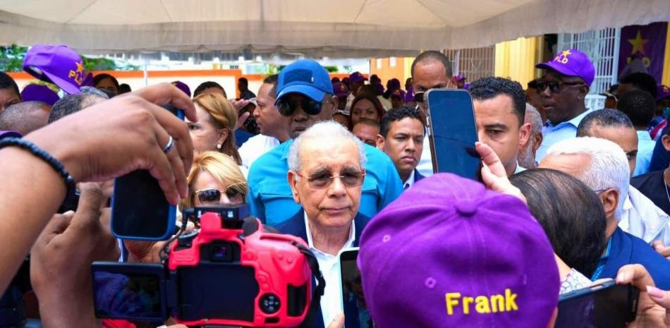 Danilo Medina pone en duda las encuestas y dice que el PLD debe disputar el primer lugar