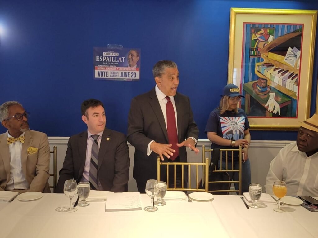 Espaillat traslada a NYCHA la presión por más fondos y reclama atender fallas urgentes