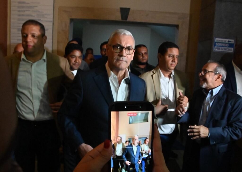 Gonzalo Castillo anuncia su regreso a la contienda presidencial de 2028 tras decisión judicial
