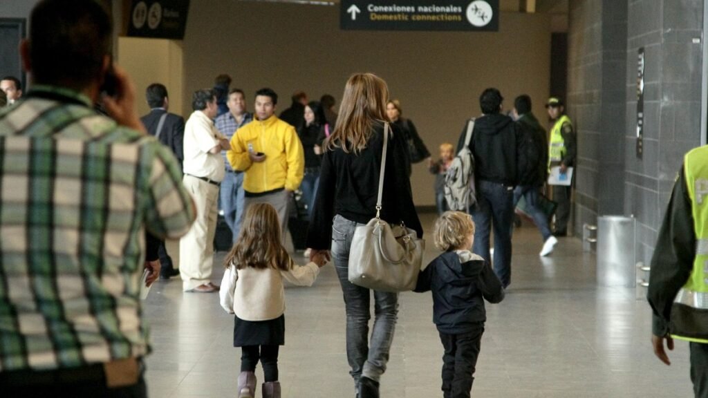 Abinader encabezará lanzamiento digital de permiso para menores con un trámite que mantiene requisitos y costos ya definidos