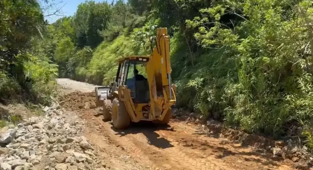 Productores de Naranjo Dulce y Río Boba asumen arreglo de su carretera ante silencio oficial