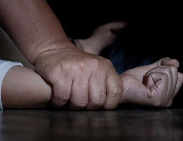 Caso de violencia en Gascue queda bajo revisión judicial en audiencia de coerción