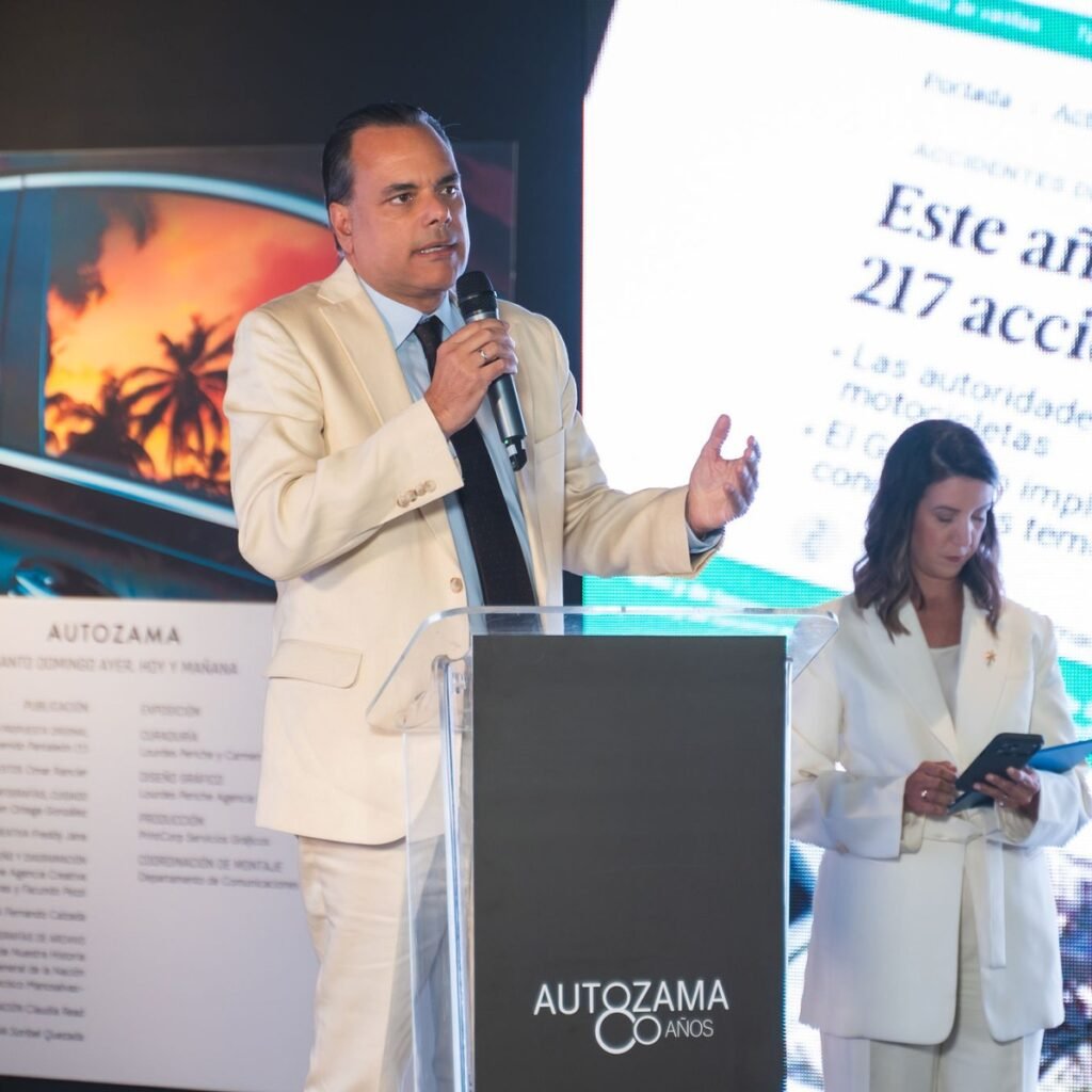 Presentación de libro sobre Santo Domingo destaca desorden urbano y respuestas que no alcanzan