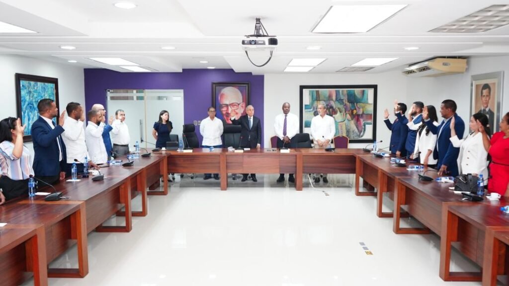 PLD atrae a exdirigentes del PRM y a personal médico en medio del debate sobre la salud pública
