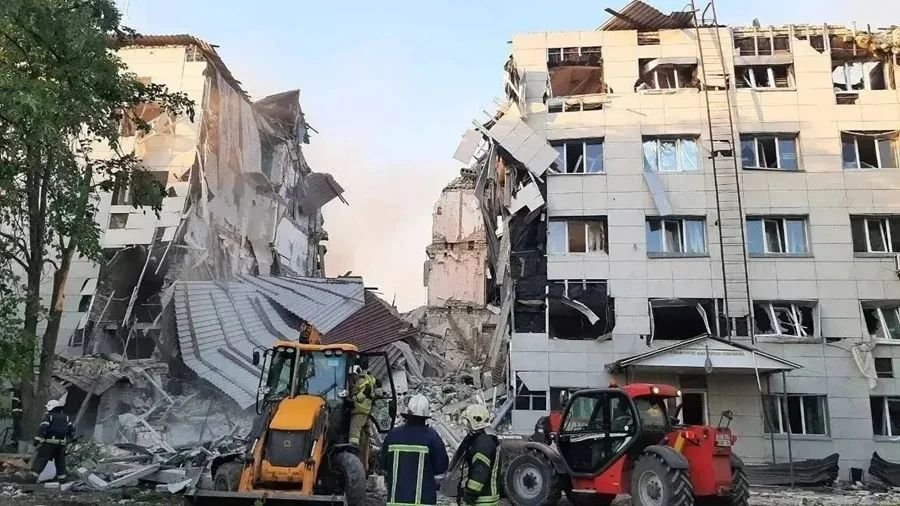 Ataque en residencia estudiantil de Lugansk expone otra escalada con civiles atrapados y versiones en disputa