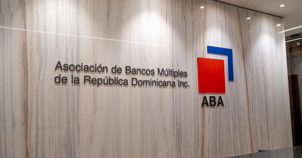 Transformación digital de la banca amplía brecha salarial y obliga a vigilar sus efectos en el empleo