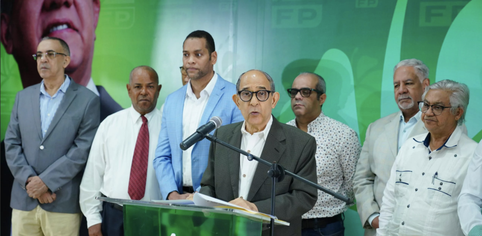 FP cuestiona contratos del Gobierno y reclama detener cambios que, según denuncia, debilitan la fiscalización