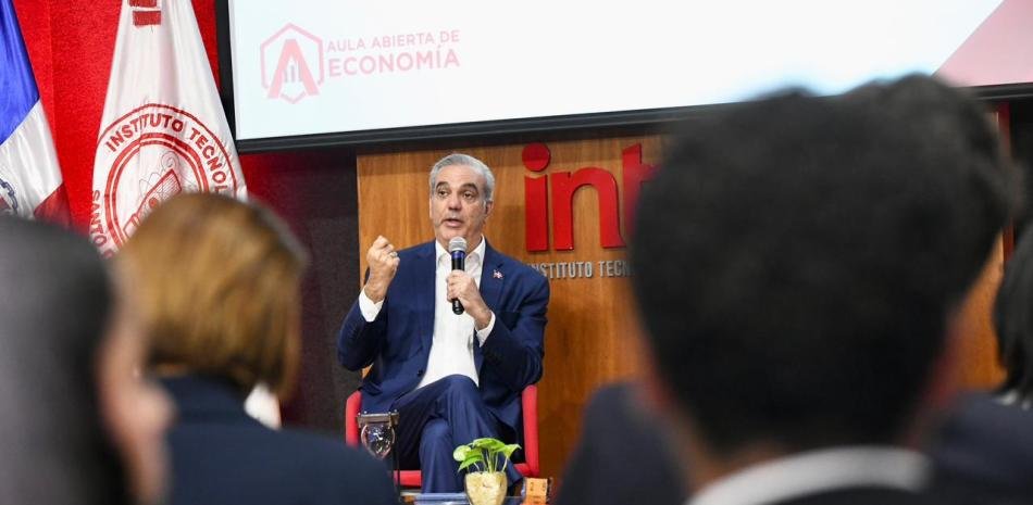 Abinader vincula el alza de los combustibles a la guerra en Medio Oriente y la presión fiscal