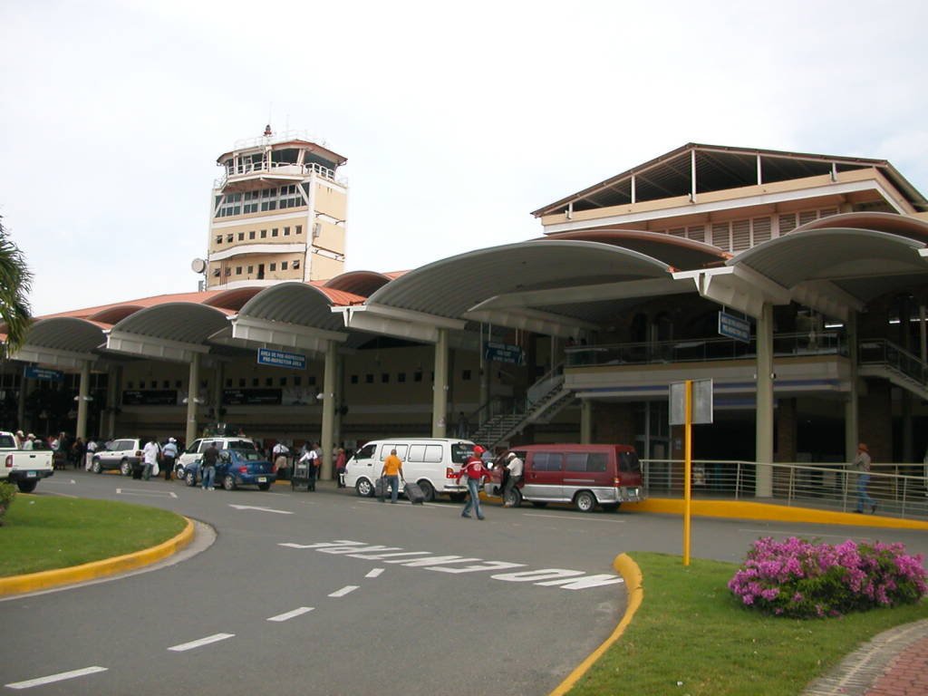 Incautan en el Cibao más de dos kilos de cocaína ocultos en maletas de una pasajera española