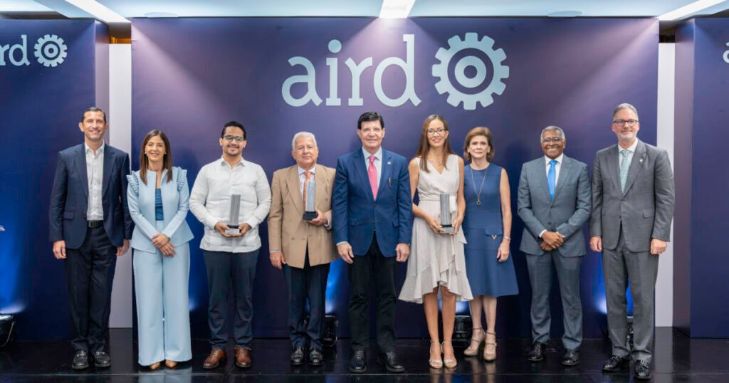 AIRD distingue reportajes sobre industria y debate sobre innovación y sostenibilidad