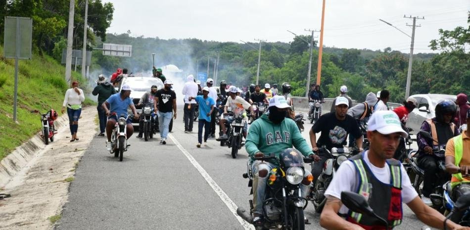 Policía lanza gases contra una marcha autorizada en Pedro Brand y genera cuestionamientos por su actuación