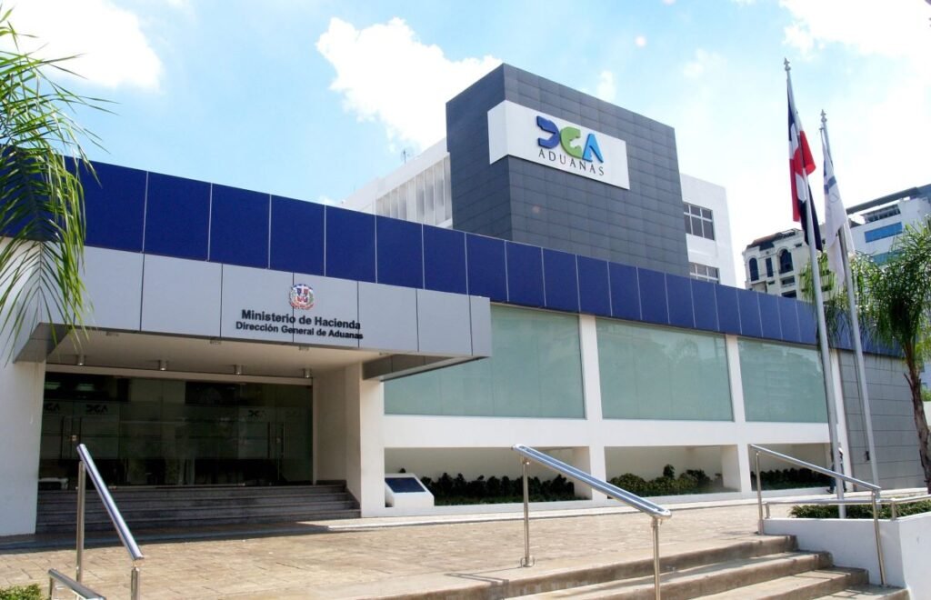Aduanas recaudó RD$84,372 millones en el primer cuatrimestre, pero quedó corta de su meta
