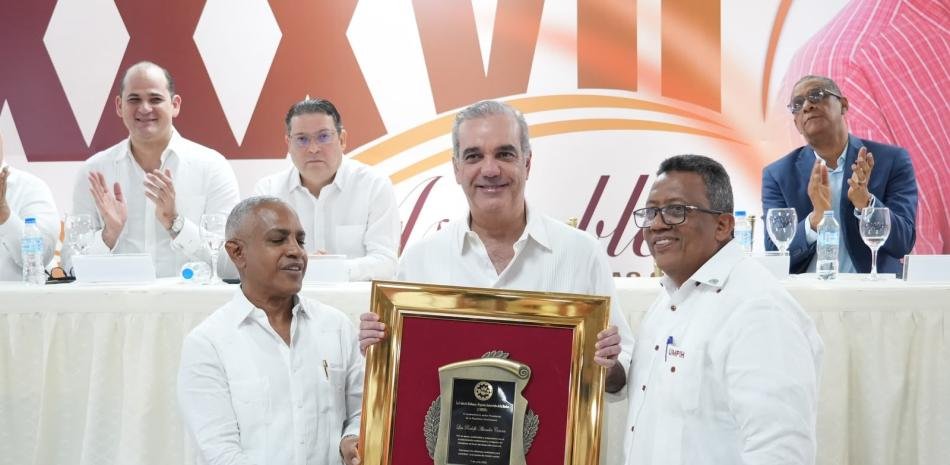 Umpih distingue a Abinader, Sanz Lovatón y Adolfo Pérez en su asamblea anual