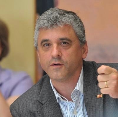Visita de Steven Levitsky pone foco en los retos democráticos mientras el Congreso abre debate sobre desafección e institucionalidad