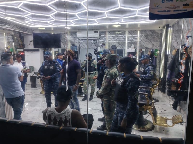 Vecinos alertan sobre irregularidades y reincidencia en negocios de Ciudad Juan Bosch