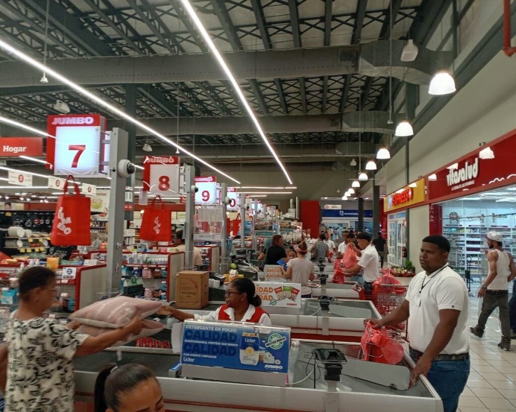 Masivas compras por el Día de las Madres animan el comercio en Puerto Plata pese a reclamos por la economía