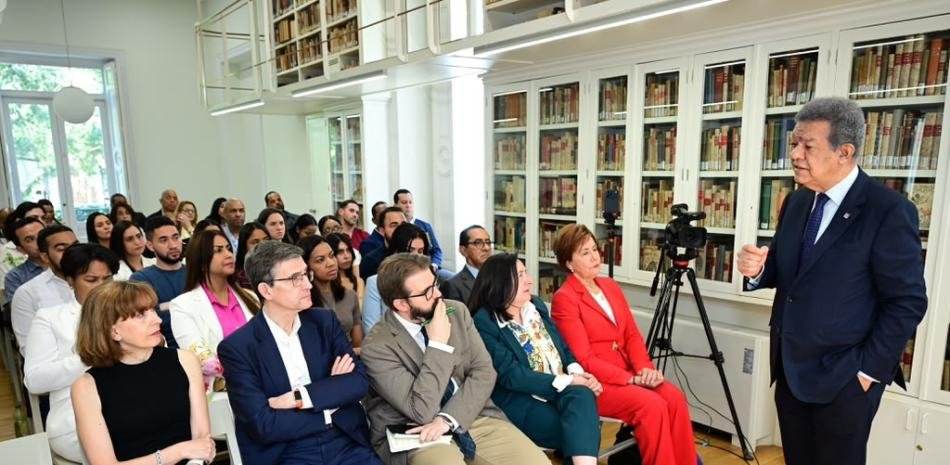 Leonel Fernández expone en Madrid su llamado a formar liderazgos ante los retos del presente