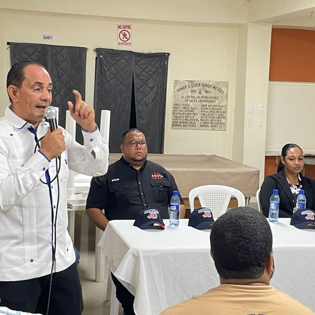 Dirigente del PRM lanza candidatura en Santo Domingo Oeste con promesa de "gestión eficiente", en medio de exigencias de resultados