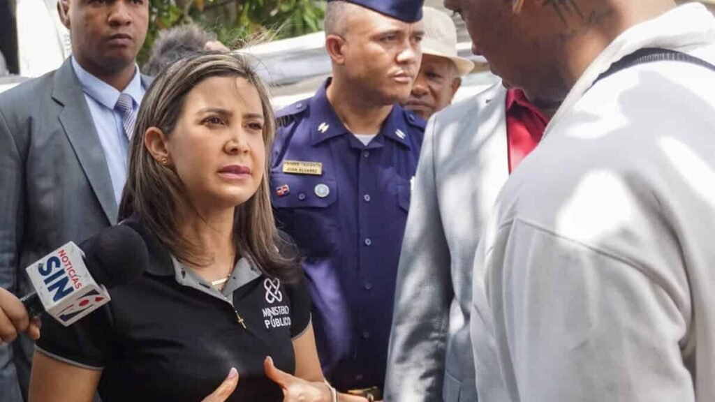 Rosalba Ramos alerta en Villa Consuelo por la compra de materiales de dudosa procedencia