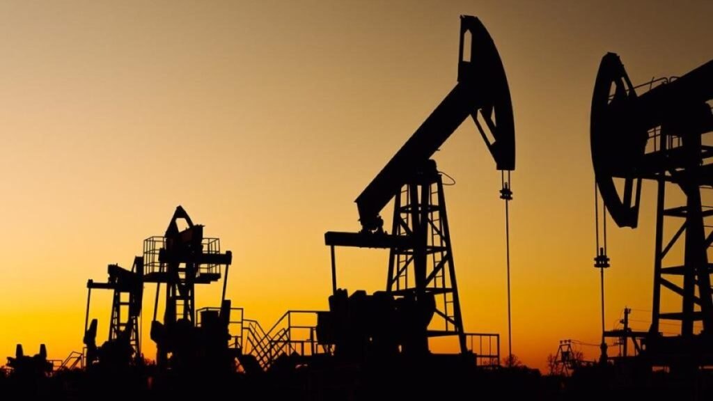 Sube el WTI y el Brent se mantiene cerca de los 80 dólares en una jornada de presión sobre los mercados