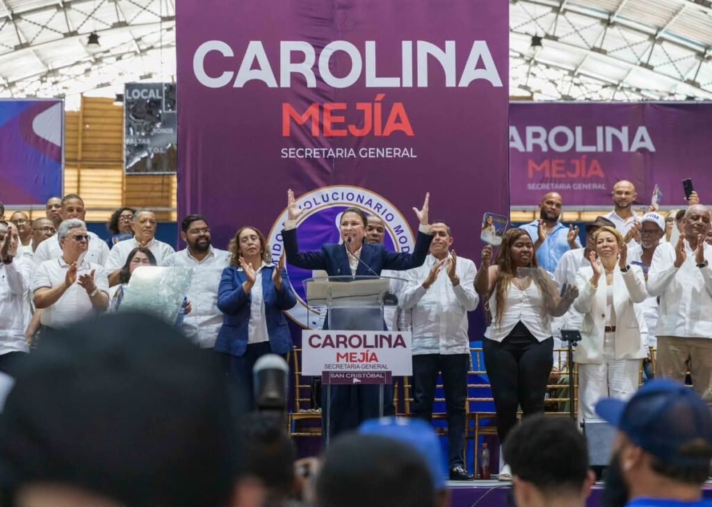 Carolina Mejía impulsa su aspiración presidencial en un acto del PRM en San Cristóbal en torno a la continuidad oficialista