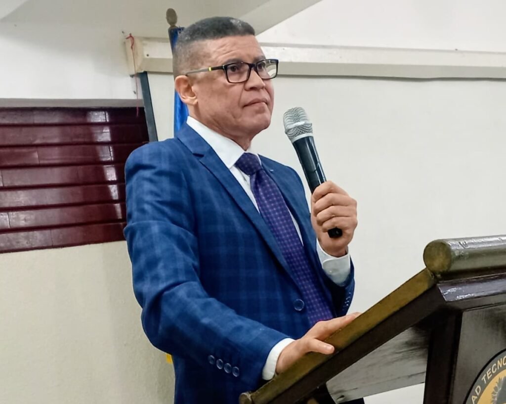 Ricardo Nieves insta a comunicar con ética y alerta sobre la desinformación en la era digital