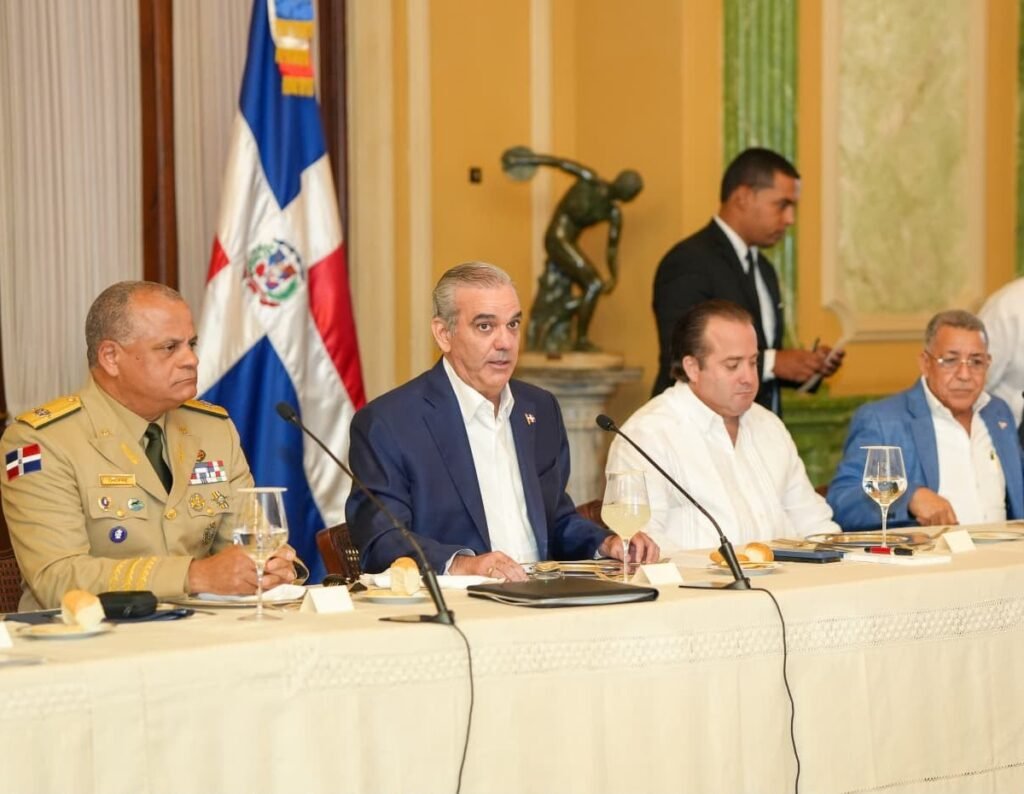 Abinader refuerza su mensaje en la frontera ante el avance de la crisis haitiana