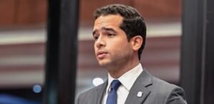 Mayoría del Senado bloquea propuesta de Omar Fernández para ampliar indexación salarial y aliviar anticipos a pequeñas empresas