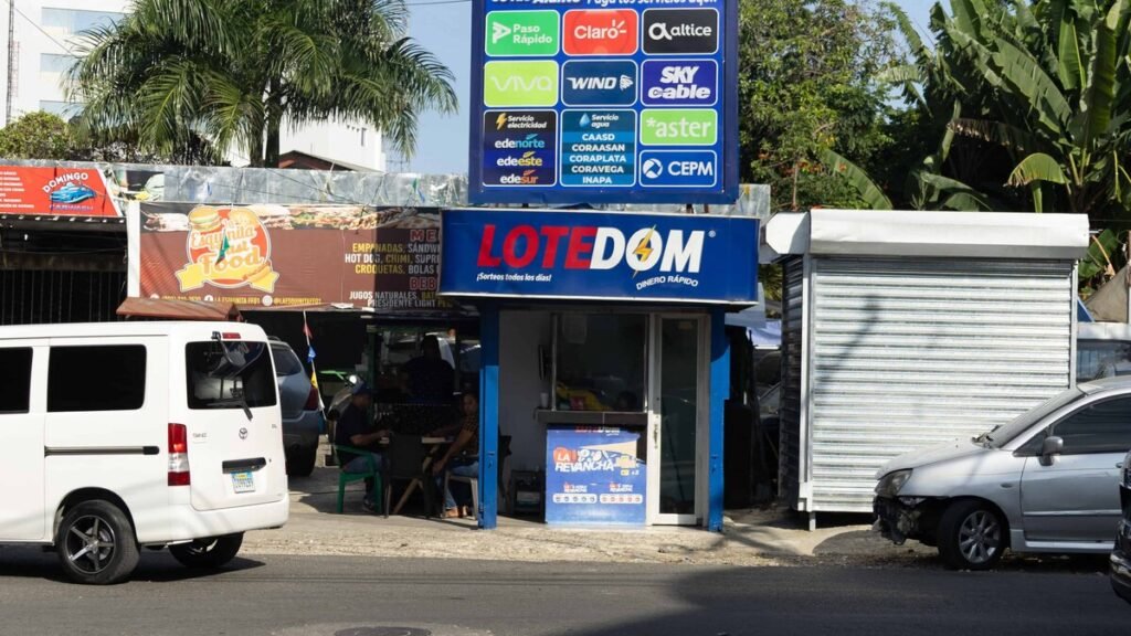 Banca de Lotedom en Los Jardines reaviva el debate sobre el control del espacio peatonal