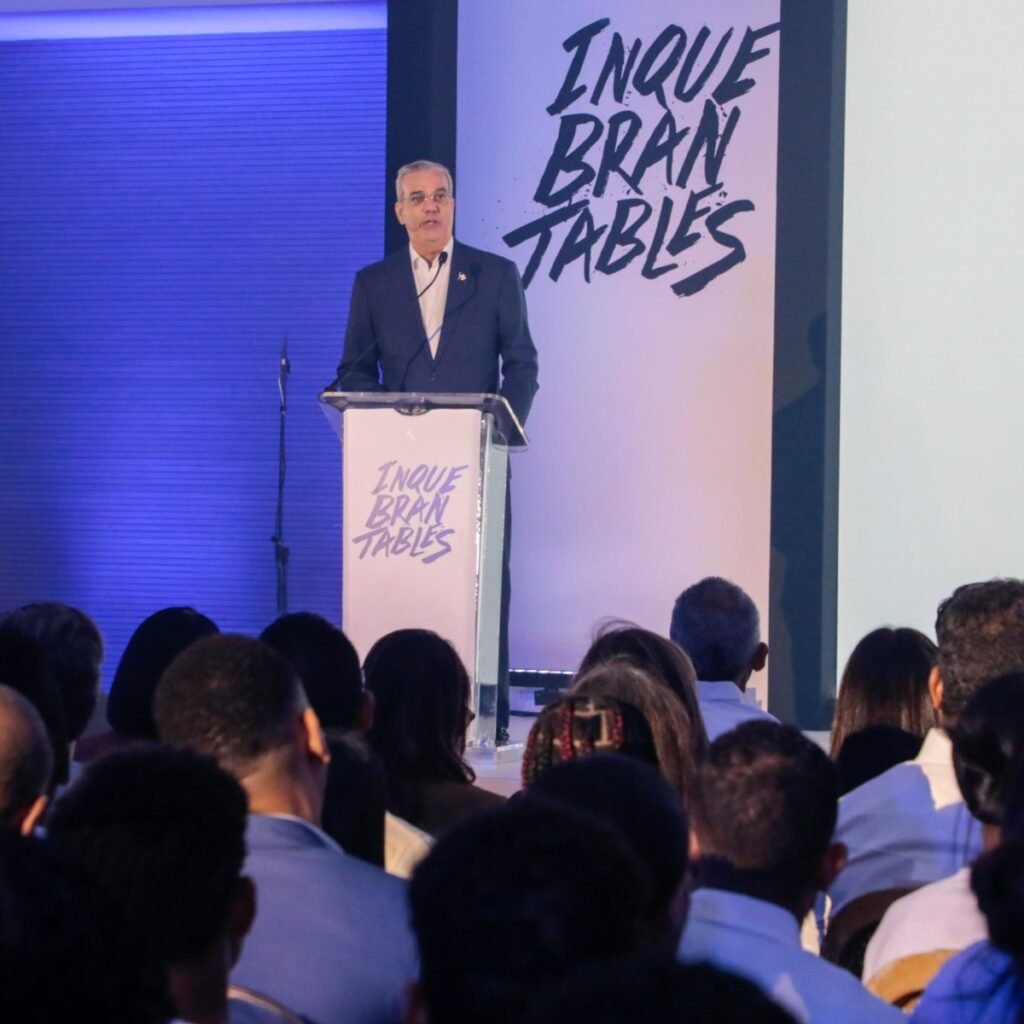 Abinader presenta “Inquebrantables” y coloca bajo escrutinio el uso de fondos recuperados