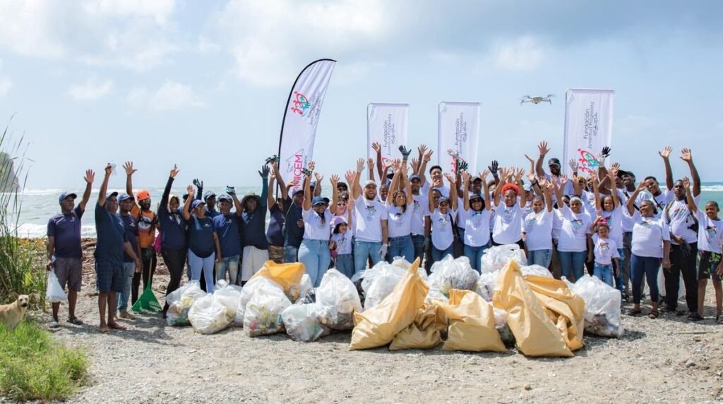 Jornada en Playa Najayo vuelve a evidenciar la dependencia de voluntarios y apoyos puntuales frente a la contaminación costera