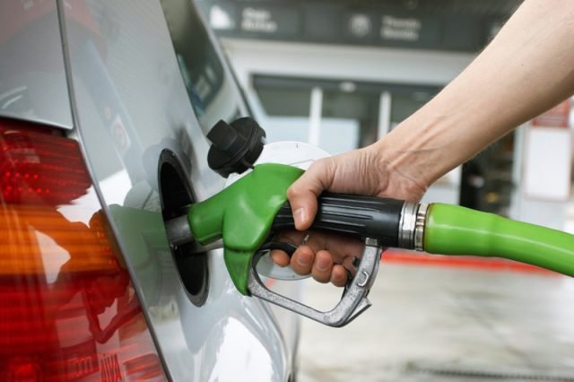 Gobierno presenta congelación de combustibles tras aplicar alzas y comprometer RD$555.7 millones en subsidio