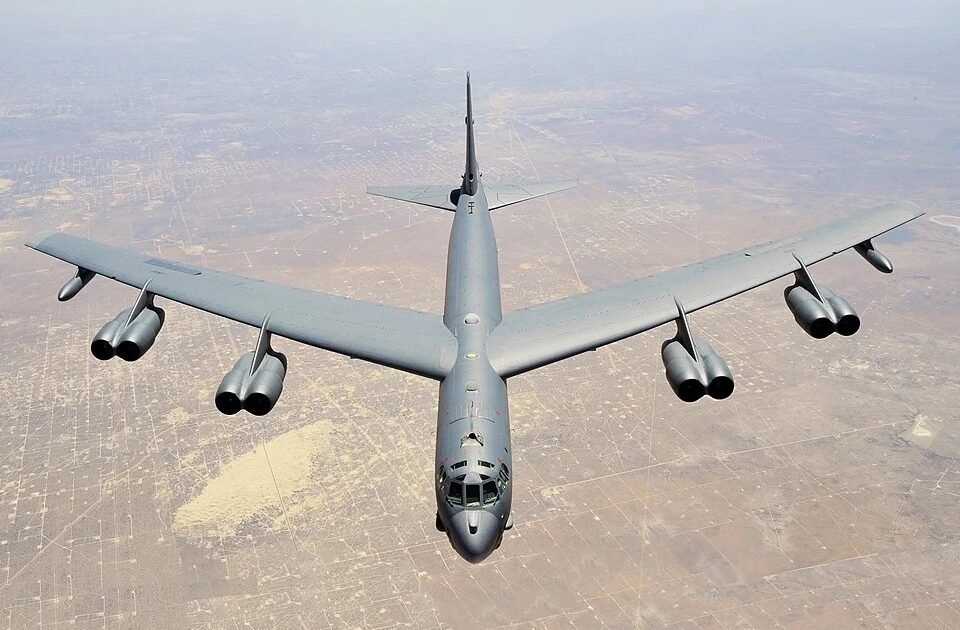 Un B-52 se estrella en California y deja en suspenso datos sobre tripulación y víctimas