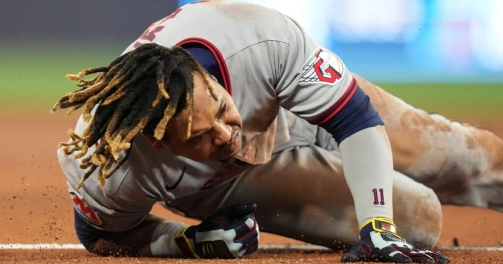 José Ramírez sufre una fractura y Cleveland pierde a su referencia ofensiva en plena temporada