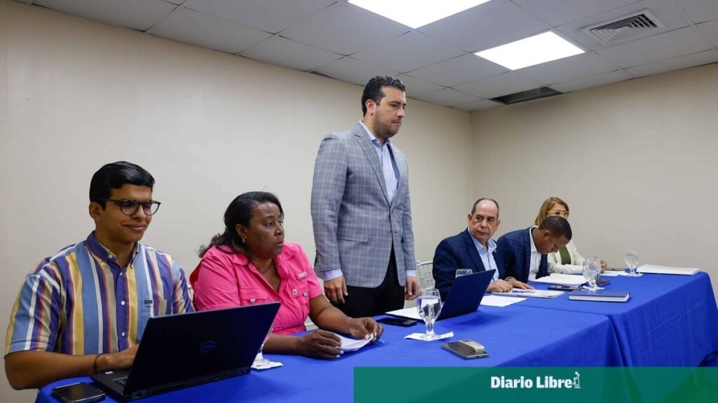 Motoconchos y autoridades abren diálogo para ordenar paradas en el Distrito Nacional