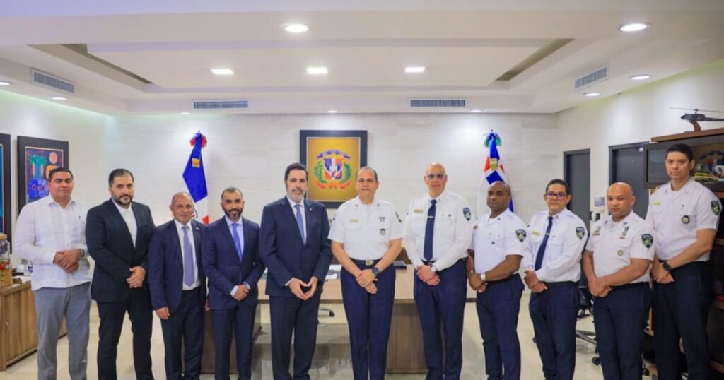 Policía y Emiratos exploran cooperación en seguridad, tecnología e innovación