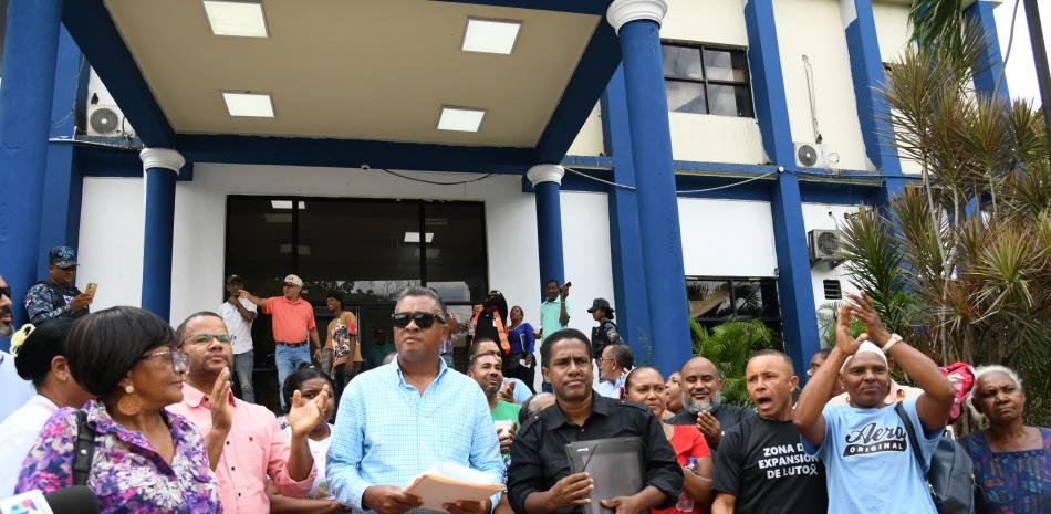 Protesta en Hato Nuevo expone falta de respuesta oficial; ante basura y calles intransitables